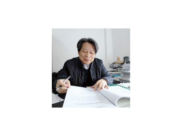 龚光彩教授